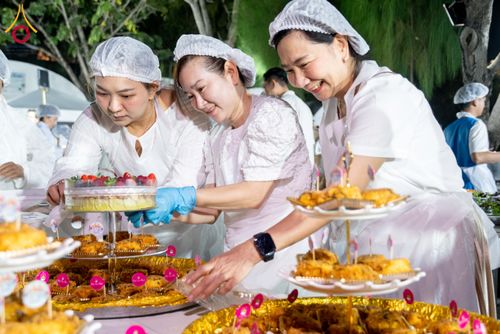 ภาพ No.288224:วันที่ 5 มกราคม พ.ศ. 2569 พิธีถวายภัตตาหารเป็นสังฆทาน แด่พระธรรมยาตรา ในโครงการธรรมยาตรา กตัญญูบูชา มหาปูชนียาจารย์ พระมงคลเทพมุนี(สด จนฺทสโร) พระผู้ปราบมาร อนุสรณ์สถาน 7 แห่ง ปีที่ 14 ณ อนุสรณ์สถานมหาวิหารพระมงคลเทพมุนี (โลตัสแลนด์) อ.สองพี่น้อง จ.สุพรร