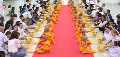 ภาพ No.319906:วันเสาร์ที่ 4 เมษายน พ.ศ.2569 พิธีตัดปอยผมและปลงผม พิธีขอขมาผู้ปกครองและมอบผ้าไตร พิธีบรรพชาและถวายบาตร ณ ศูนย์ปฏิบัติธรรมและศูนย์อบรมเยาวชนเพชรบุรี  ต.ท่าแลง อ.ท่ายาง จ.เพชรบุรี