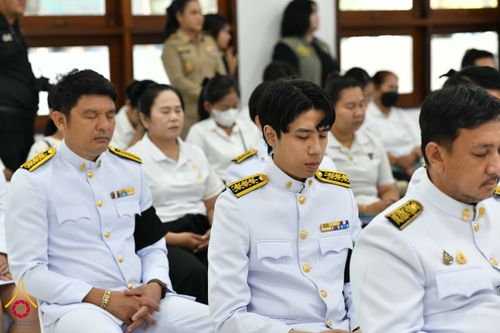 ภาพ No.344251:วันที่ 12 สิงหาคม พ.ศ. 2569  พสกนิกรชาวอำเภอคลองหลวง พร้อมใจร่วมพิธีสวดพระพุทธมนต์และทำบุญตักบาตรถวายพระราชกุศล เนื่องในวันคล้ายวันพระราชสมภพ สมเด็จพระบรมราชชนนีพันปีหลวง และวันแม่แห่งชาติ 12 สิงหาคม 2569