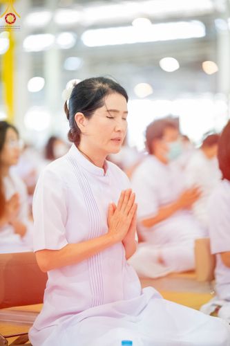 ภาพ No.105500:พิธีปฏิบัติธรรมและพิธีบูชาข้าวพระ ในวันจันทร์ที่ 1 มกราคม พ.ศ. 2567 ณ สภาธรรมกายสากล วัดพระธรรมกาย