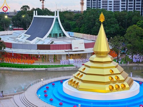 ภาพ No.89177:พิธีอัญเชิญรูปหล่อทองคำ  คุณยายอาจารย์มหารัตนอุบาสิกาจันทร์ ขนนกยูง เพื่อประดิษฐาน ณ มหาวิหารคุณยายอาจารย์ฯ เนื่องในวันครูผู้ค้นพบวิชชาธรรมกาย วันศุกร์ที่ 29 กันยายน พ.ศ. 2566