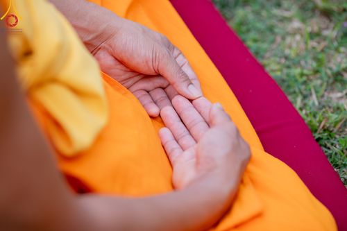 ภาพ No.314638:วันที่ 20 มีนาคม พ.ศ. 2569 พระอาจารย์ แนะนำการปฏิบัติธรรมให้แก่สามเณร  โครงการบรรพชาสามเณร 500 รูป เนปาล ณ วิหารมายาเทวี ประเทศเนปาล