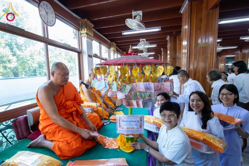 ภาพ No.304501:วันที่ 27 มกราคม พ.ศ. 2569 พิธีทอดผ้าป่าทำนุบำรุงศาสนสถาน ณ วัดปรางค์หลวง ต.บางม่วง อ.บางใหญ่ จ.นนทบุรี ในโครงการธรรมยาตรา กตัญญูบูชา มหาปูชนียาจารย์ พระมงคลเทพมุนี(สด จนฺทสโร) พระผู้ปราบมาร อนุสรณ์สถาน 7 แห่ง ปีที่ 14