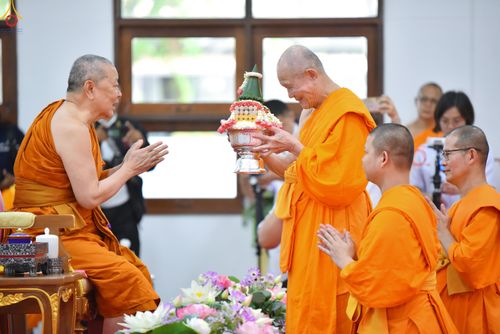 ภาพ No.328577:วันอังคารที่ 12 พฤษภาคม พ.ศ.2569 เจ้าประคุณสมเด็จพระมหารัชมงคลมุนี กรรมการมหาเถรสมาคม เจ้าคณะหนกลาง วัดไตรมิตรวิทยาราม วรวิหาร โปรดเมตตาเป็นองค์ประธาน พิธีเจริญพระพุทธมนต์ อายุวัฒนมงคล 98 ปี คุณแม่จุรี สุทธิผล ณ อาคารปลูกศรัทธา 2 วัดพระธรรมกาย