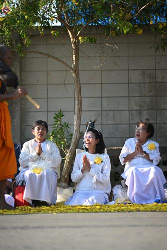 ภาพ No.295147:วันที่ 14 มกราคม พ.ศ. 2569 พิธีต้อนรับพระธรรมยาตรา อนุสรณ์สถานลำดับที่ 4  สถานที่เกิดด้วยกายธรรม ณ วัดโบสถ์บน ต.บางคูเวียง จ.นนทบุรี ในโครงการธรรมยาตรา กตัญญูบูชา มหาปูชนียาจารย์ พระมงคลเทพมุนี(สด จนฺทสโร) พระผู้ปราบมาร อนุสรณ์สถาน 7 แห่ง ปีที่ 14