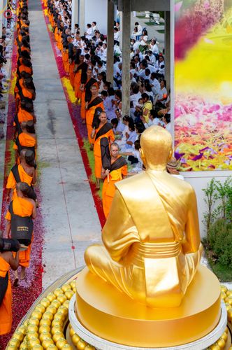 ภาพ No.287881:วันที่ 3 มกราคม พ.ศ. 2569 พิธีต้อนรับพระธรรมยาตรา ครั้งที่ 2 (ภาพชุดที่ 2) ในโครงการธรรมยาตรา กตัญญูบูชา มหาปูชนียาจารย์ พระมงคลเทพมุนี(สด จนฺทสโร) พระผู้ปราบมาร อนุสรณ์สถาน 7 แห่ง ปีที่ 14 ณ อนุสรณ์สถานมหาวิหารพระมงคลเทพมุนี (โลตัสแลนด์) อ.สองพี่น้อง จ.