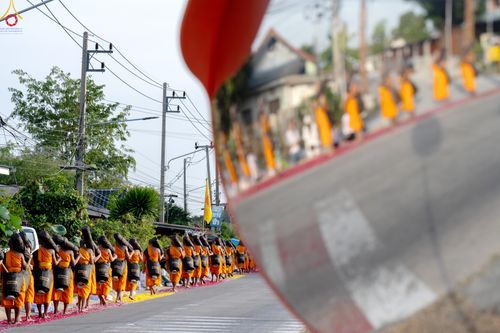 ภาพ No.287821:วันที่ 3 มกราคม พ.ศ. 2569 พิธีต้อนรับพระธรรมยาตรา ครั้งที่ 2 (ภาพชุดที่ 2) ในโครงการธรรมยาตรา กตัญญูบูชา มหาปูชนียาจารย์ พระมงคลเทพมุนี(สด จนฺทสโร) พระผู้ปราบมาร อนุสรณ์สถาน 7 แห่ง ปีที่ 14 ณ อนุสรณ์สถานมหาวิหารพระมงคลเทพมุนี (โลตัสแลนด์) อ.สองพี่น้อง จ.