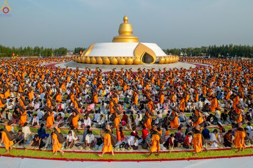 ภาพ No.299598:วันที่ 18 มกราคม พ.ศ. 2569 พิธีต้อนรับพระธรรมยาตรา (ภาพชุดที่ 2) ณ อนุสรณ์สถานลำดับที่ 5  สถานที่เผยแผ่วิชชาธรรมกายครั้งแรก อนุสรณ์สถานบางปลา วัดบางปลา อำเภอบางเลน จังหวัดนครปฐม ในโครงการธรรมยาตรา กตัญญูบูชา มหาปูชนียาจารย์ พระมงคลเทพมุนี(สด จนฺทสโร) พระ