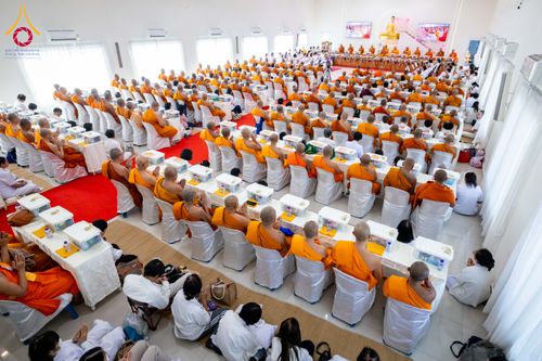 ภาพ No.290314:วันอังคารที่ 6 มกราคม พ.ศ. 2569 พิธีเจริญพุทธมนต์ ปฏิบัติธรรม มอบทุนการศึกษา ถวายสังฆทาน 142 วัด ณ ศูนย์ปฏิบัติธรรมพระมงคลเทพมุนี อ.สองพี่น้อง จ.สุพรรณบุรี