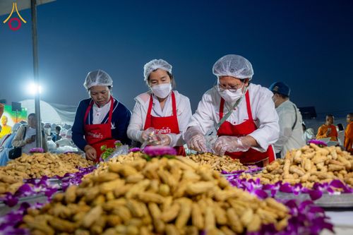 ภาพ No.292249:วันที่ 11 มกราคม พ.ศ. 2569 พิธีถวายภัตตาหารเป็นสังฆทาน แด่พระธรรมยาตรา ในโครงการธรรมยาตรา กตัญญูบูชา มหาปูชนียาจารย์ พระมงคลเทพมุนี(สด จนฺทสโร) พระผู้ปราบมาร อนุสรณ์สถาน 7 แห่ง ปีที่ 14 ณ  อนุสรณ์สถานลำดับที่ 2  สถานที่ตั้งมโนปณิธานบวชตลอดชีวิต อนุสรณ์สถ