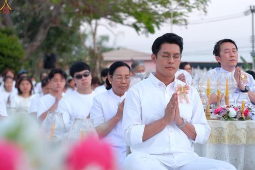 ภาพ No.293961:วันที่ 14 มกราคม พ.ศ. 2569 พิธีจุดประทีปถวายเป็นพุทธบูชา และบูชาธรรมมหาปูชนียาจารย์  ณ วัดสองพี่น้อง ต.ต้นตาล อ.สองพี่น้อง จ.สุพรรณบุรี ในโครงการธรรมยาตรา กตัญญูบูชา มหาปูชนียาจารย์ พระมงคลเทพมุนี(สด จนฺทสโร) พระผู้ปราบมาร อนุสรณ์สถาน 7 แห่ง ปีที่ 14