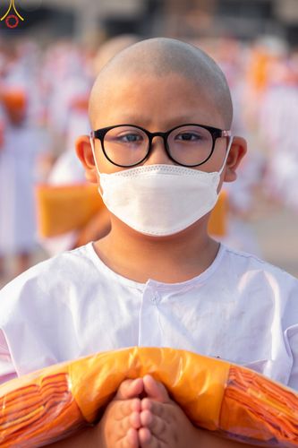 ภาพ No.79760:พิธีเวียนประทักษิณ ณ พระมหาธรรมกายเจดีย์ และพิธีวันทาเจดีย์ ในโครงการบรรพชาสามเณรฟื้นฟูพระพุทธศาสนาทั่วไทย วันเสาร์ที่ 8 เมษายน พ.ศ.2566