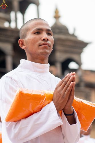 ภาพ No.77642:พิธีตัดปอยผมและปลงผมนาคธรรมทายาท ในโครงการบรรพชาสามเณรหมู่ ประเทศเนปาล วันที่ 11 มีนาคม พ.ศ.2566