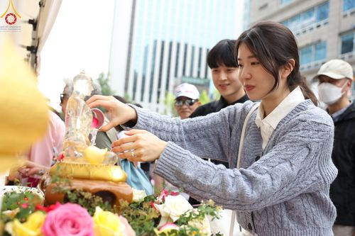 ภาพ No.81122:Lotus Lantern Festival 2023  เทศกาลโคมดอกบัว เนื่องในวันวิสาขบูชา   ของชาวพุทธทุกชาติ ทุกนิกาย ในสาธารณรัฐเกาหลีใต้ วันที่ 20-21 พฤษภาคม พ.ศ. 2566