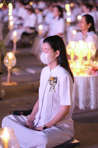 ภาพ No.122151:พิธีจุดประทีปถวายเป็นพุทธบูชา และบูชาธรรมมหาปูชนียาจารย์ พระมงคลเทพมุนี(สด จนฺทสโร) ในโครงการธรรมยาตรา กตัญญูบูชา มหาปูชนียาจารย์ พระมงคลเทพมุนี(สด จนฺทสโร) พระผู้ปราบมาร อนุสรณ์สถาน 7 แห่ง ปีที่ 12 วันที่ 31 มกราคม พ.ศ. 2567 ณ วัดพระธรรมกาย จ.ปทุมธานี