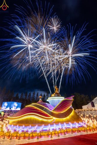 ภาพ No.192813:พิธีจุดประทีปถวายเป็นพุทธบูชา และบูชาธรรมมหาปูชนียาจารย์ ณ อนุสรณ์สถานคลองบางนางแท่น อ.สามพราน จ.นครปฐม ในโครงการธรรมยาตรา กตัญญูบูชา มหาปูชนียาจารย์ พระมงคลเทพมุนี(สด จนฺทสโร) พระผู้ปราบมาร อนุสรณ์สถาน 7 แห่ง ปีที่ 13 วันที่ 10 มกราคม พ.ศ. 2568