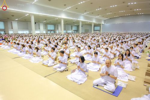ภาพ No.137344:พิธีตักบาตร และปฏิบัติธรรม ในวันวิสาขบูชา วันพุธที่ 22 พฤษภาคม พ.ศ. 2567 ( วันพระขึ้น15 ค่ำ เดือน 6 ) ณ วัดพระธรรมกาย จ.ปทุมธานี
