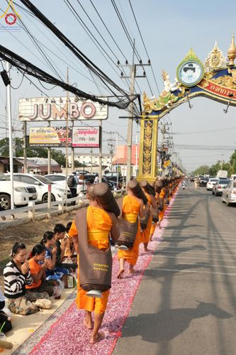 ภาพ No.120192:พิธีต้อนรับพระธรรมยาตรา ในโครงการธรรมยาตรา กตัญญูบูชา มหาปูชนียาจารย์ พระมงคลเทพมุนี(สด จนฺทสโร) พระผู้ปราบมาร อนุสรณ์สถาน 7 แห่ง ปีที่ 12 วันที่ 28 มกราคม พ.ศ. 2567 ณ วัดพระธรรมกาย จ.ปทุมธานี