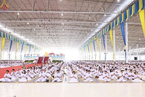 ภาพ No.151340:พิธีบูชาข้าวพระ ในวันอาทิตย์ต้นเดือน วันที่ 1 กันยายน พ.ศ. 2567 ณ สภาธรรมกายสากล วัดพระธรรมกาย