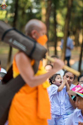 ภาพ No.110565:พิธีต้อนรับพระธรรมยาตรา ในโครงการธรรมยาตรากตัญญูบูชา มหาปูชนียาจารย์ พระมงคลเทพมุนี(สด จนฺทสโร) พระผู้ปราบมาร อนุสรณ์สถาน 7 แห่ง ปีที่ 12 วันที่ 11 มกราคม พ.ศ. 2567 ณ อนุสรณ์สถานลำดับที่ 3 สถานที่เกิดใหม่ในเพศสมณะ วัดสองพี่น้อง จ.สุพรรณบุรี