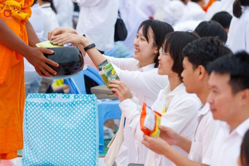 ภาพ No.118643:พิธีตักบาตรพระธรรมยาตรา ปีที่ 12 ณ อนุสรณ์สถานลำดับที่ 5 สถานที่เผยแผ่วิชชาธรรมกายครั้งแรก อนุสรณ์สถานบางปลา จ.นครปฐม วันที่ 25 มกราคม พ.ศ. 2567