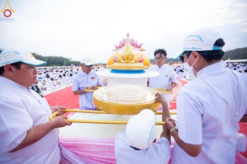 ภาพ No.130181:V.34 เพื่อธรรมเพื่อบางกล่ำ การรับบุญของเจ้าหน้าที่หน่วยงานต่างๆ  เพื่องานธรรมยาตราอัญเชิญพระบรมสารีริกธาตุ ประดิษฐาน ณ มหารัตนเจดีย์สิริปทุมสวรรค์ (เจดีย์อริยพุทธะ 5 พระองค์) ณ ศูนย์ปฏิบัติธรรมภาคใต้ อ.บางกล่ำ จ.สงขลา ระหว่างวันที่ 9-10 มีนาคม พ.ศ. 2567