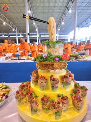 ภาพ No.203849:พิธีถวายภัตตาหารเป็นสังฆทาน แด่พระธรรมยาตรา ณ วัดพระธรรมกาย ตำบลคลองสาม อำเภอคลองหลวง จังหวัดปทุมธานี ในโครงการธรรมยาตรา กตัญญูบูชา มหาปูชนียาจารย์ พระมงคลเทพมุนี(สด จนฺทสโร) พระผู้ปราบมาร อนุสรณ์สถาน 7 แห่ง ปีที่ 13 วันที่ 30 มกราคม พ.ศ. 2568