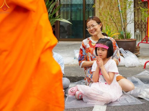 ภาพ No.128374:พิธีอัญเชิญพระบรมสารีริกธาตุ " ใจกลางเมืองนครหาดใหญ่ " เพื่อประดิษฐาน ณ มหารัตนเจดีย์สิริปทุมสวรรค์ (เจดีย์อริยพุทธะ 5 พระองค์) ศูนย์ปฏิบัติธรรมภาคใต้ อ.บางกล่ำ จ.สงขลา  วันที่ 9 มีนาคม พ.ศ.2567 (ชุดที่ 1)