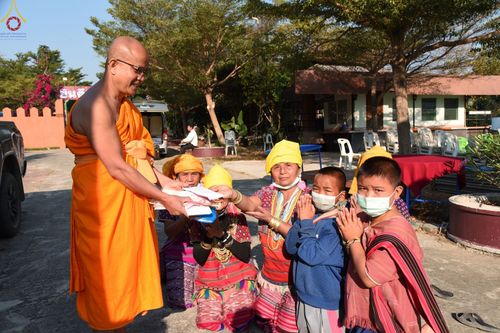 ภาพ No.75707:พิธีเจริญพระพุทธมนต์ และ ตักบาตรพระ 1,111 รูป  บำเพ็ญกุศลเพื่อถวายพระพรชัยมงคลแด่  สมเด็จพระเจ้าลูกเธอ เจ้าฟ้าพัชรกิติยาภา นเรนทิราเทพยวดี กรมหลวงราชสาริณีสิริพัชร มหาวัชรราชธิดา วันเสาร์ที่ 11 กุมภาพันธ์ พ.ศ. 2566 ณ วัดห้วยตองสัก อ.จอมทอง จ.เชียงใหม่