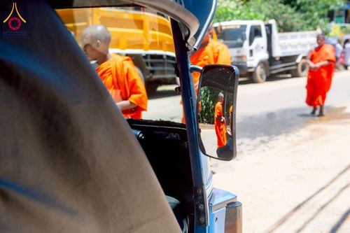 ภาพ No.225653:วันที่ 5 พฤษภาคม พ.ศ. 2568 พิธีบิณฑบาตรอบเมืองนูวราอิลิย่า ฉลองเทศกาลวิสาขบูชา แห่งชาติประเทศศรีลังกา