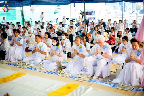 ภาพ No.192539:พิธีถวายภัตตาหารเป็นสังฆทาน แด่พระธรรมยาตรา ณ อนุสรณ์สถานคลองบางนางแท่น อ.สามพราน จ.นครปฐม ในโครงการธรรมยาตรา กตัญญูบูชา มหาปูชนียาจารย์ พระมงคลเทพมุนี(สด จนฺทสโร) พระผู้ปราบมาร อนุสรณ์สถาน 7 แห่ง ปีที่ 13 วันที่ 10 มกราคม พ.ศ. 2568