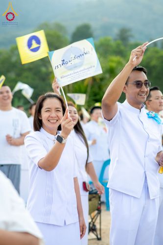 ภาพ No.275086:วันอาทิตย์ที่ 30 พฤศจิกายน พ.ศ. 2568 พิธีตอกเสาเข็ม "สร้างองค์พระเจดีย์เพื่อสร้างสันติภาพโลก" ต้นสุดท้าย ณ ศูนย์ปฏิบัติธรรมระยอง (บ้านช่องลม)