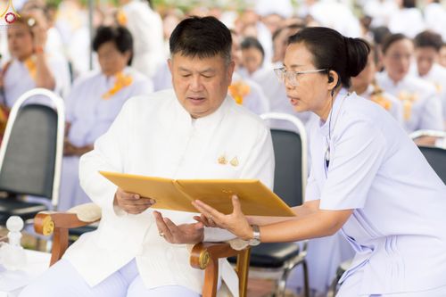 ภาพ No.239758:วันที่ 16-17 สิงหาคม พ.ศ. 2568 การปฏิบัติหน้าที่ของเจ้าหน้าที่ทุกสถานะ เพื่องานพิธีอัญเชิญรูปเหมือนพระมงคลเทพมุนี (สด จันทสโร) และพิธีกดปุ่มอัญเชิญรูปเหมือน พระมงคลเทพมุนี (สด จันทสโร) ณ มหาวิหารแก้วพระมงคลเทพมุนี ศูนย์ปฏิบัติธรรมแก้วเมืองเลย จ.เลย