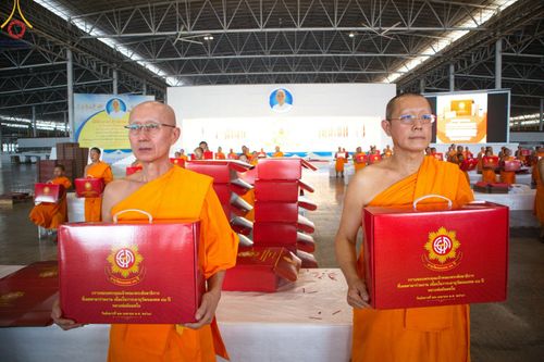 ภาพ No.210874:วันที่ 15 มีนาคม พ.ศ. 2568  บุญบรรจุกล่องไทยธรรม เพื่อถวายแด่พระสังฆาธิการ 40,000 กว่าวัดทั่วไทย ในวันคุ้มครองโลก 22 เมษายน พ.ศ. 2568