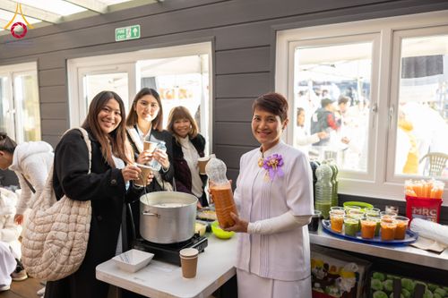 ภาพ No.173108:พิธีกฐินปุญญรังสีเศรษฐี ณ วัดพระธรรมกายนิวคาสเซิล สหราชอาณาจักร วันอาทิตย์ที่ 27 ตุลาคม พ.ศ. 2567