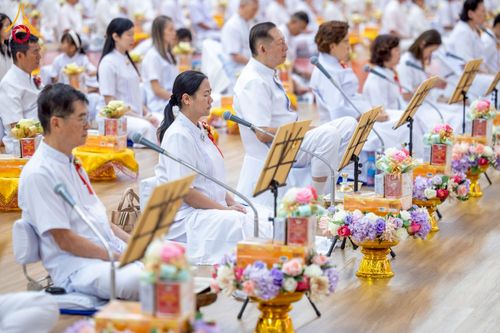 ภาพ No.239568:วันอาทิตย์ที่ 17 สิงหาคม พ.ศ. 2568 พิธีถวายคิลานเภสัช และอุปกรณ์ทางการแพทย์ แด่คณะสงฆ์ เนื่องในวันธรรมชัย ณ ห้องแก้วสารพัดนึก 2 สภาธรรมกายสากล วัดพระธรรมกาย