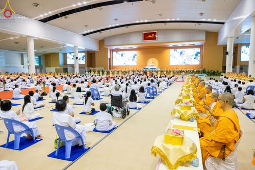 ภาพ No.88267:พิธีทอดผ้าป่าถวายทุนการศึกษาพระภิกษุสามเณรทั่วโลก, มอบโล่ผู้อุปถัมภ์มหาวิทยาลัยฯ ในวันครบรอบสถาปนา 20 ปี มหาวิทยาลัยธรรมกายแคลิฟอร์เนีย (DOU), พิธีถวายมหาสังฆทาน 108 รูป บูชาธรรมมหาปูชนียาจารย์ วันเสาร์ที่ 16 กันยายน พ.ศ. 2566 ณ ห้องแก้วสารพัดนึก1 วัดพระ