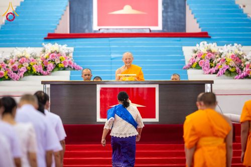 ภาพ No.127070:พิธีมอบใบประกาศเกียรติคุณองค์กรนานาชาติ และหน่วยงานที่ชักชวนคนร่วมโครงการนั่งสมาธิเพื่อสันติภาพโลกมากที่สุด วันอาทิตย์ที่ 1 มีนาคม พ.ศ. 2567 ณ สภาธรรมกายสากล วัดพระธรรมกาย