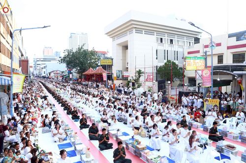 ภาพ No.237060:วันอาทิตย์ที่ 10 สิงหาคม พ.ศ. 2568 มหาสังฆทานครั้งยิ่งใหญ่ ตักบาตรพระ 10,000 รูป ถ.นิพัทธ์อุทิศ 3 ใจกลางนครหาดใหญ่ จ.สงขลา (ชุดที่ 2)