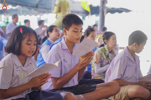 ภาพ No.189313:พิธีทอดผ้าป่าทำนุบำรุงศาสนสถาน ในโครงการธรรมยาตรา กตัญญูบูชา มหาปูชนียาจารย์ พระมงคลเทพมุนี(สด จนฺทสโร) พระผู้ปราบมาร อนุสรณ์สถาน 7 แห่ง ปีที่ 13 ณ วัดใหม่นพรัตน์  ต.เนินพระปรางค์ อ.สองพี่น้อง จ.สุพรรณบุรี วันที่ 5 มกราคม พ.ศ. 2568