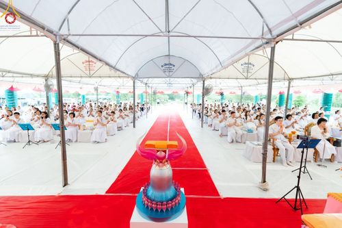 ภาพ No.146562:พิธีทอดผ้าป่าสร้างหลังคาอาคาร 80 ปี หลวงพ่อธัมมชโย ณ ศูนย์ปฎิบัติธรรมวิหารแดง จังหวัดสระบุรี วันอาทิตย์ที่ 28 กรกฎาคม พ.ศ. 2567