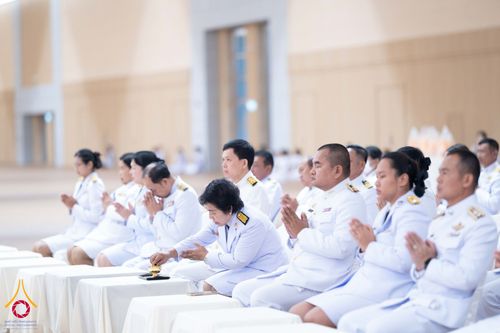 ภาพ No.146025:พิธีเจริญพระพุทธมนต์ ปฏิบัติธรรมเจริญสมาธิภาวนา เพื่อถวายเป็นพระราชกุศล แด่พระบาทสมเด็จพระเจ้าอยู่หัว เนื่องในโอกาสพระราชพิธีมหามงคล เฉลิมพระชนมพรรษา 6 รอบ 28 กรกฎาคม 2567 วันอาทิตย์ที่ 28 กรกฎาคม พ.ศ. 2567  ณ ห้องแก้วสารพัดนึก 2 สภาธรรมกายสากล