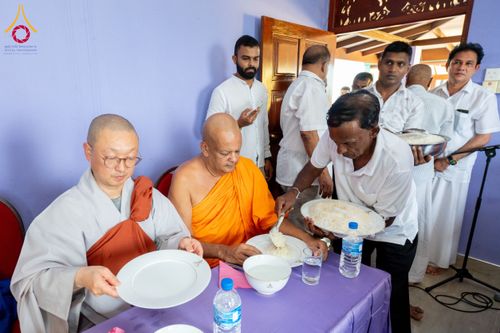 ภาพ No.175785:พิธีทอดผ้าป่าสมทบกฐิน ณ วัดอนุรุทธะอารนา เมืองมาตะเล ศรีลังกา โดยมูลนิธิธรรมกาย ในนามหลวงพ่อธัมมชโย วันที่ 7 พฤศจิกายน พ.ศ. 2567