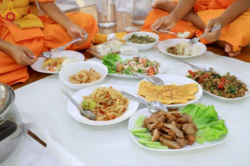 ภาพ No.217127:วันเสาร์ที่ 12 เมษายน พ.ศ. 2568 พิธีบุพเปตพลี ครั้งที่ 162 ร่วมอุทิศบุญแด่หมู่ญาติที่ล่วงลับไปแล้ว และพิธีถวายภัตตาหารเมนูสวรรค์ ณ หอฉันคุณยายอาจารย์ฯ วัดพระธรรมกาย