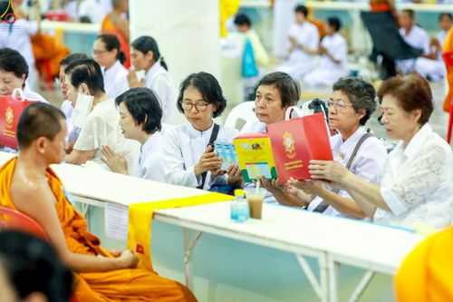 ภาพ No.236347:วันที่ 3 สิงหาคม พ.ศ. 2568 พิธีถวายมหาสังฆทานคณะสงฆ์ 2,000 กว่าวัดทั่วประเทศ ปีที่ 25 , พิธีถวายไทยธรรมคณะสงฆ์ 323 วัด 4 จังหวัดชายแดนภาคใต้ ณ วัดพระธรรมกาย