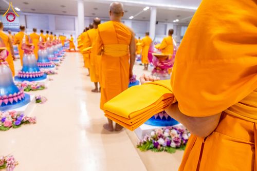 ภาพ No.215708:วันอาทิตย์ต้นเดือนที่ 6 เมษายน พ.ศ. 2568 พิธีทอดผ้าป่าสมทบ เพื่องานถวายมหาสังฆทาน 40,000 กว่าวัดทั่วประเทศ ณ สภาธรรมกายสากล วัดพระธรรมกาย