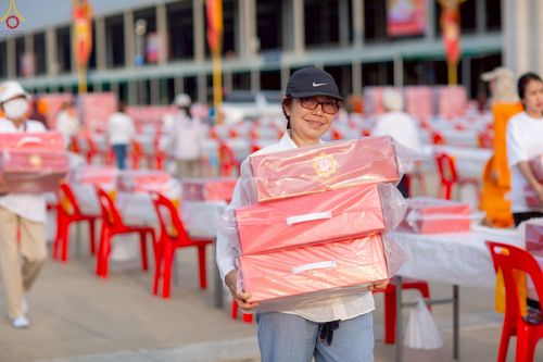 ภาพ No.225056:วันที่ 20 - 27 เมษายน พ.ศ. 2568 "ภาพแห่งความปลื้มที่ไม่มีวันจบ" คณะสงฆ์สามเณร เจ้าหน้าที่ และสาธุชน ร่วมแรงร่วมใจกันเตรียมงานและเก็บงาน เพื่อวันคุ้มครองโลก พิธีถวายมหาสังฆทานคณะสงฆ์ 40,000 กว่าวัดทั่วประเทศ