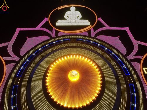 ภาพ No.150306:พิธีจุดประทีป และพิธีฉลองชัยสวดมนต์ บทธัมมจักกัปปวัตตนสูตร ครบ 6,668,272,727 จบ เนื่องในวันธรรมชัย 27 สิงหาคม พ.ศ. 2567 ณ มหารัตนวิหารคด วัดพระธรรมกาย