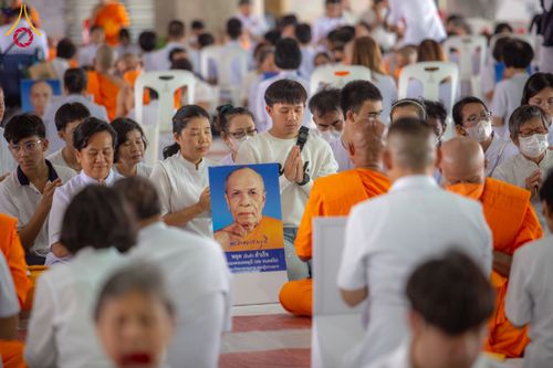ภาพ No.62559:พิธีถวายบาตรเเละไทยธรรม ในโครงการอุปสมบทหมู่ บูชาธรรมหลวงพ่อธัมมชโย พ.ศ.2567 ณ ลานธรรม พระมหาธรรมกายเจดีย์ วันที่ 13 เมษายน พ.ศ.2567