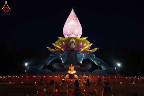 ภาพ No.162272:พิธีจุดประทีปโคมลาน ถวายเป็นพุทธบูชา สร้างความสว่างไสวให้กับแผ่นดินด้วยแสงธรรม วันพฤหัสบดีที่ 17 ตุลาคม พ.ศ. 2567 ณ พุทธอุทยานนานาชาติ จังหวัดหนองคาย